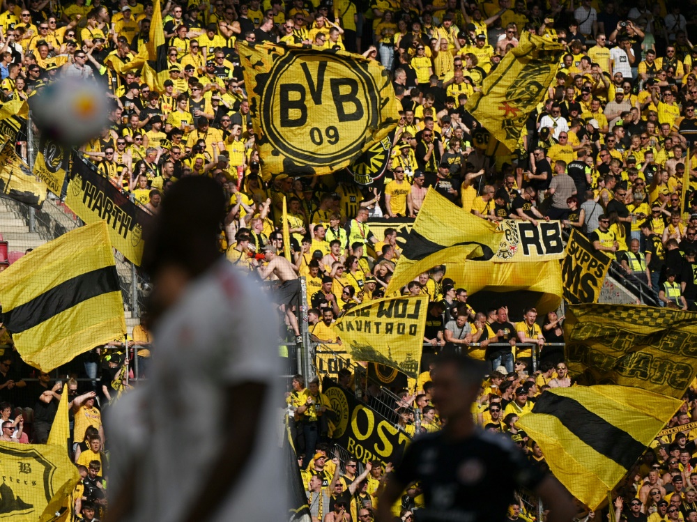 Boat To Wembley BVB Fans Segeln Zum Finale Fussballdaten