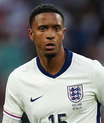 Profilbild: Ezri Konsa