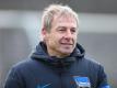 Kassierte 2009 als Bayern-Coach eine heftige Packung in Wolfsburg: Hertha-Trainer Jürgen Klinsmann. Foto: Andreas Gora/dpa