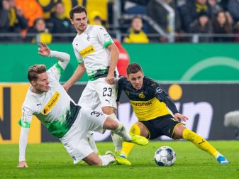 Borussia Mönchengladbach und Borussia Dortmund stehen sich im Topspiel des 25. Spieltages am Samstagabend gegenüber. Foto: Guido Kirchner/dpa