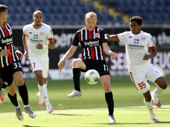 Sebastian Rode (M.) steht Eintracht Frankfurt wieder zur Verfügung. Foto: Alexander Hassenstein/getty/Pool/dpa Sebastian Rode (M.) steht Eintracht Frankfurt wieder zur Verfügung. Foto: Alexander Hassenstein/getty/Pool/dpa