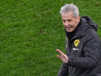 Dortmunds Trainer Lucien Favre trifft mit seinem Team auf den VfB Stuttgart. Foto: Bernd Thissen/dpa-Pool/dpa