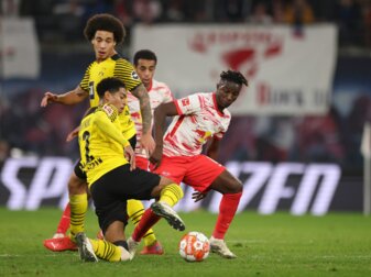 Die beiden Spitzenreiter (je 23 Punkte) der Rückrundentabelle treffen im Spätspiel am Samstag aufeinander: BVB gegen RB Leipzig. Die beiden Spitzenreiter (je 23 Punkte) der Rückrundentabelle treffen im Spätspiel am Samstag aufeinander: BVB gegen RB Leipzig.