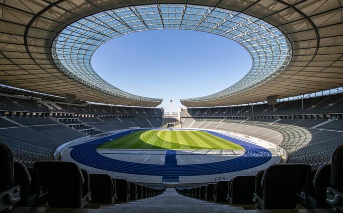 Das Berliner Olympiastadion wird zum Derby zwischen Hertha BSC und dem 1. FC Union erstmals seit Januar 2020 wieder ausverkauft sein.