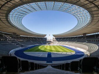 Das Berliner Olympiastadion wird zum Derby zwischen Hertha BSC und dem 1. FC Union erstmals seit Januar 2020 wieder ausverkauft sein. Das Berliner Olympiastadion wird zum Derby zwischen Hertha BSC und dem 1. FC Union erstmals seit Januar 2020 wieder ausverkauft sein.