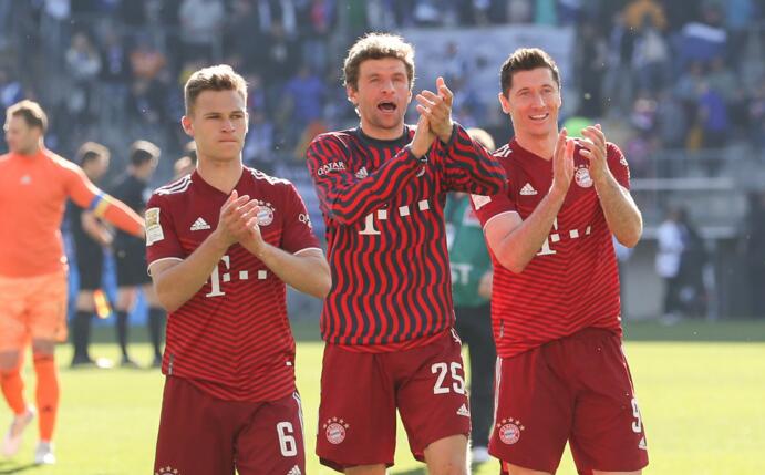Steht vor seiner elften deutschen Meisterschaft: Bayern-Urgestein Thomas Müller (M).