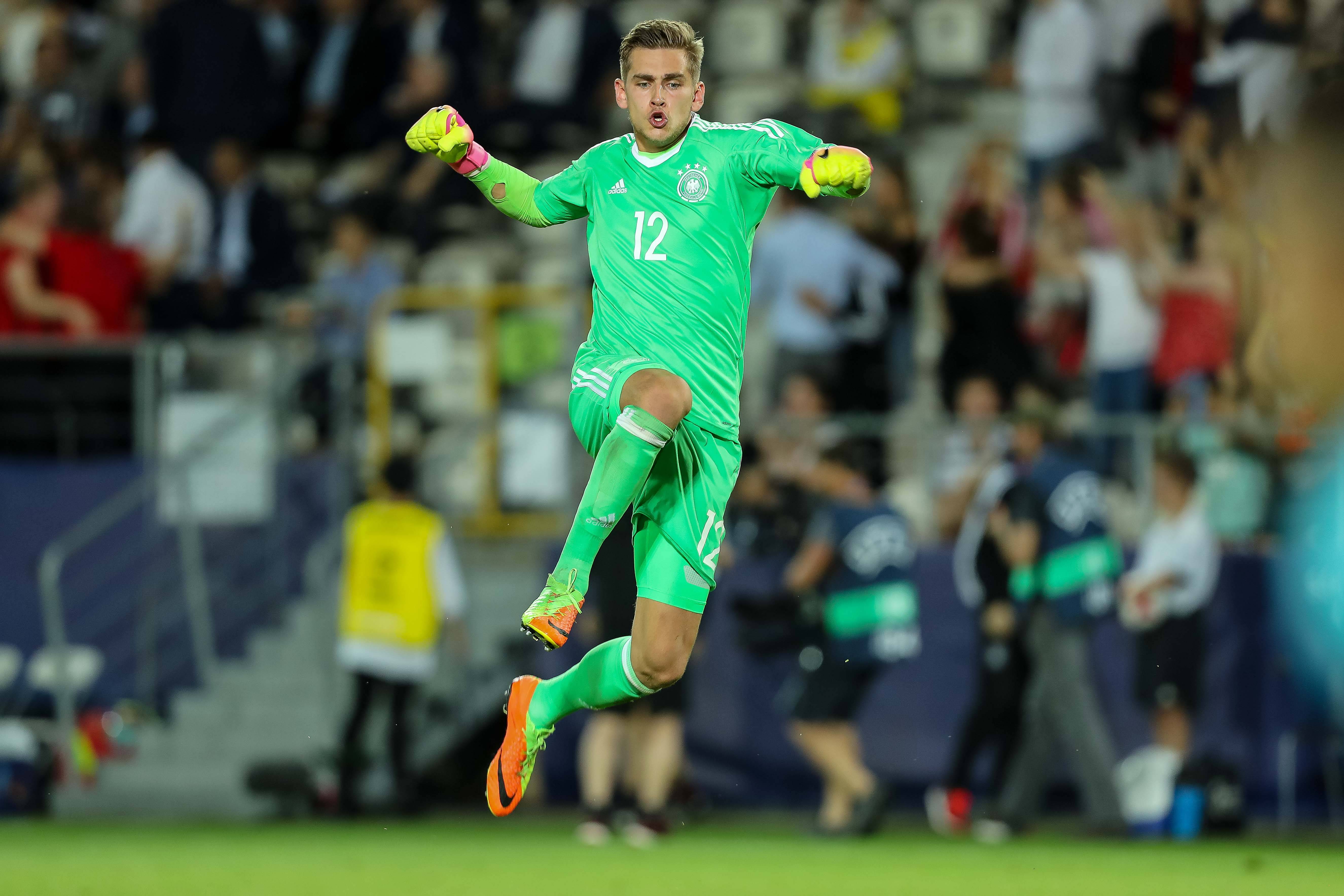 Julian Pollersbeck nach dem Elfmeterschießen im EM-Halbfinale der deutschen U21 gegen England.