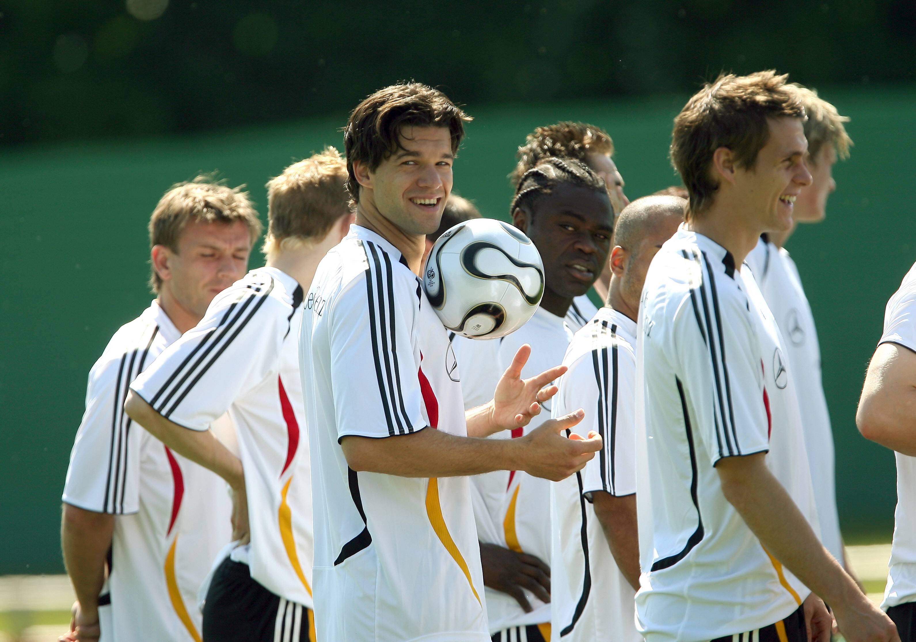 Michael Ballack nach Deutschlands WM-Titelgewinn der Frauen 2003.