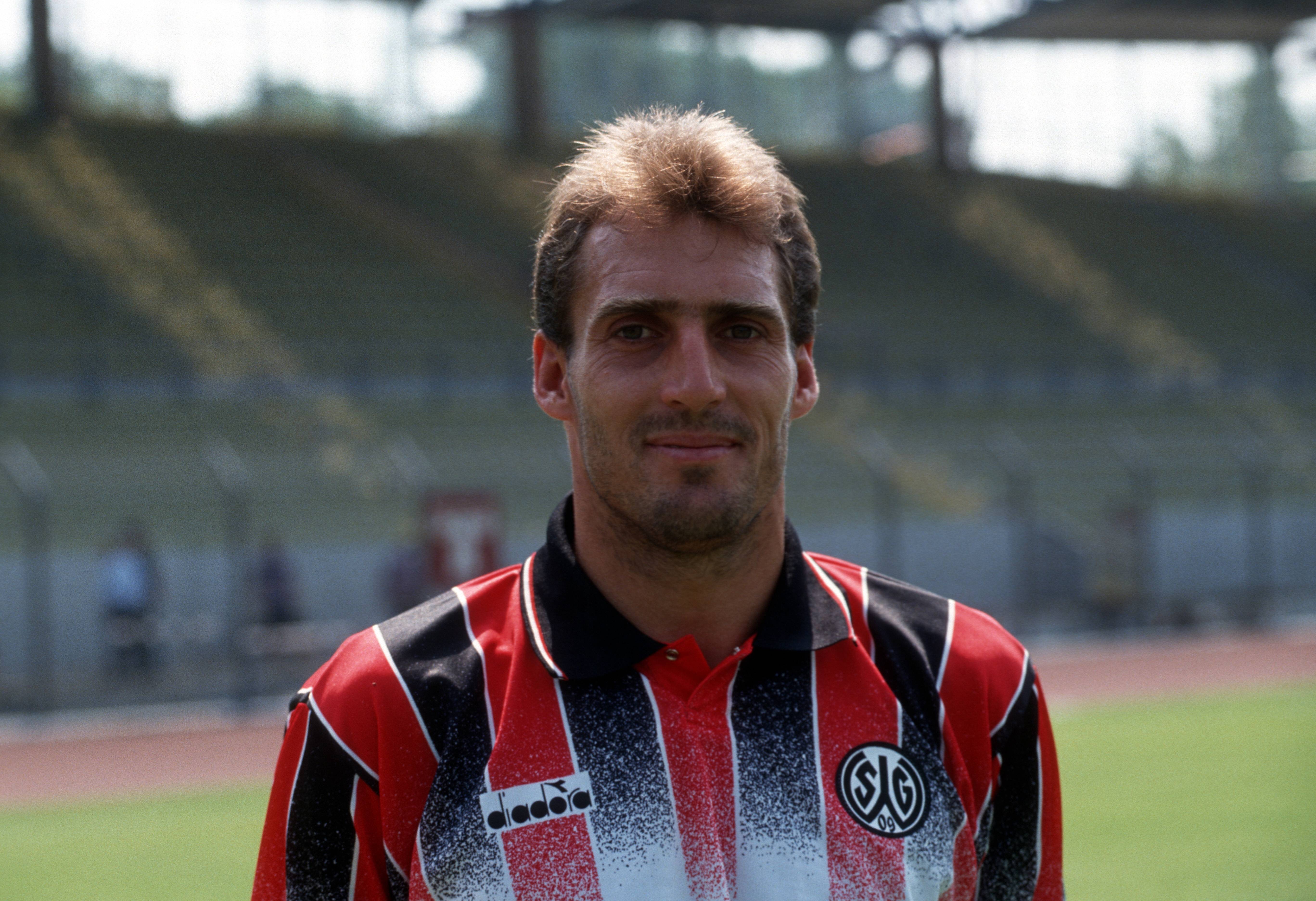 Frank Hartmann, Trainer des Tabellenvorletzten Wattenscheid 09, nach 1:4 in Nürnberg.