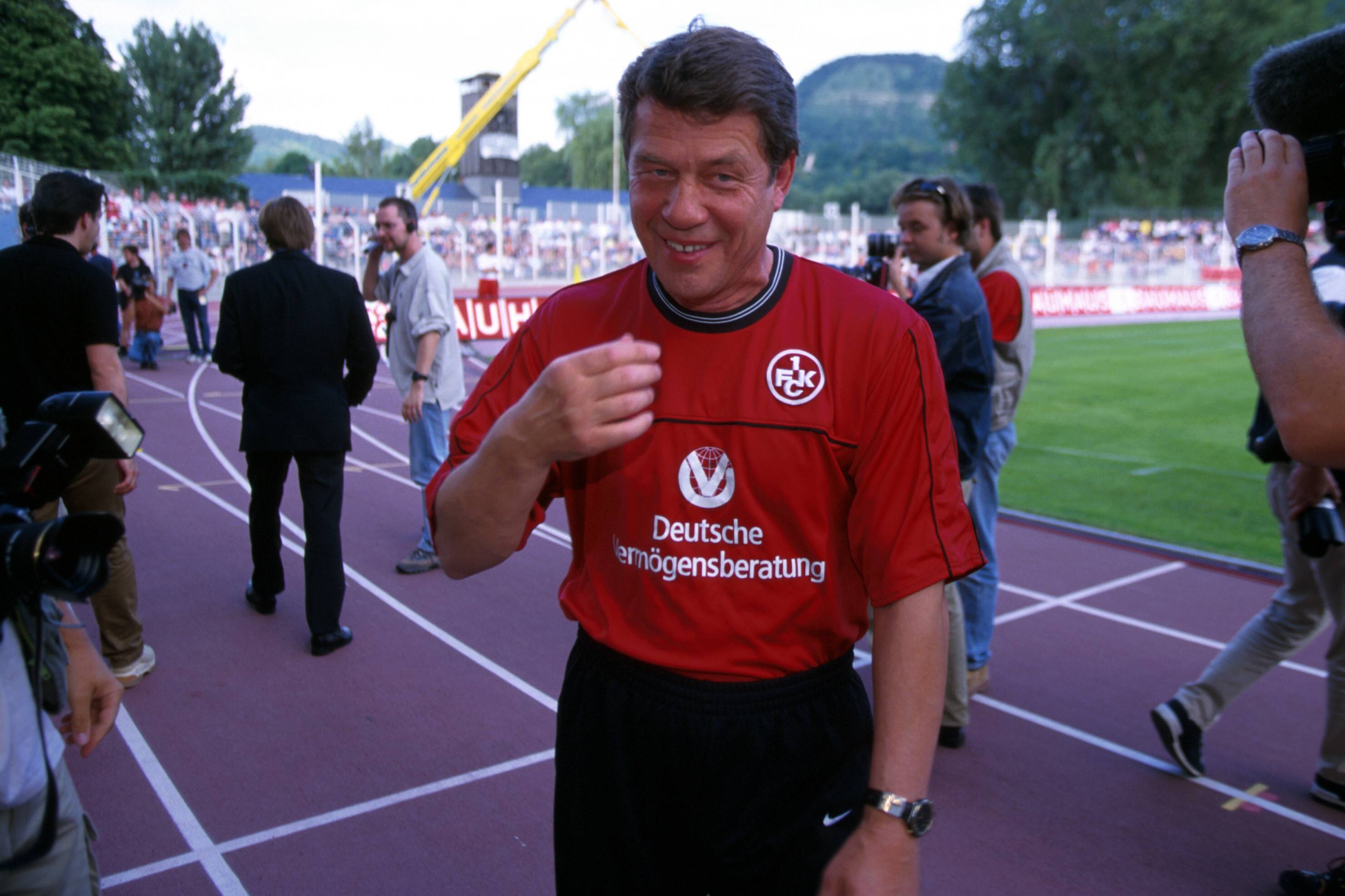Otto Rehhagel bei der Aufstiegsfeier des 1. FC Kaiserslautern 1997
