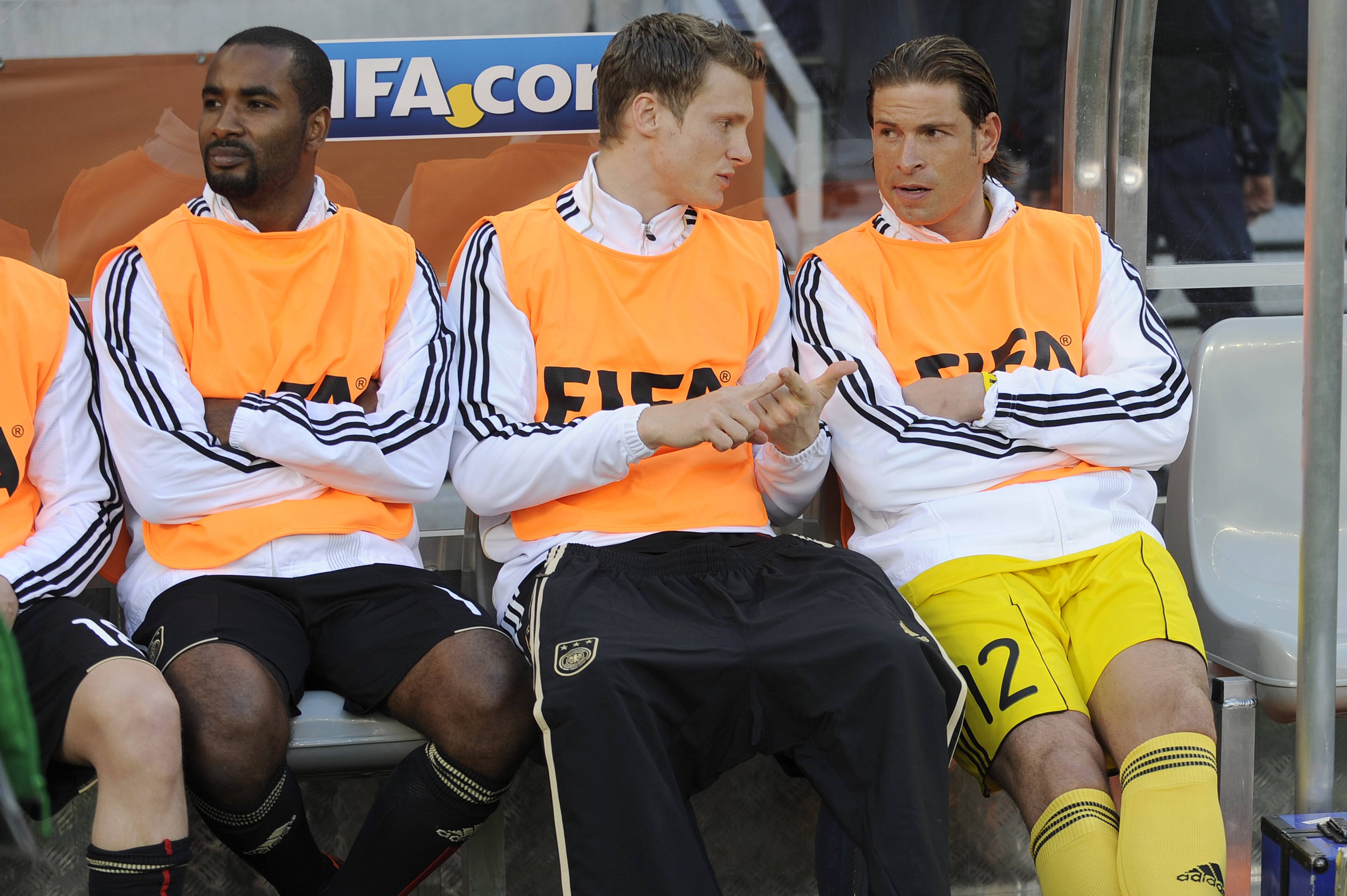 Marcell Jansen, nachdem Lukas Podolski über die neue Frisur des Linksverteidigers gelästert hatte. 