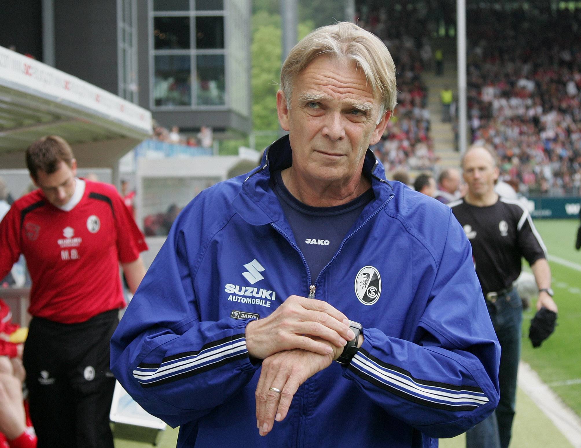 Freiburgs Trainer Volker Finke nach einem 1:4 bei Hansa Rostock.