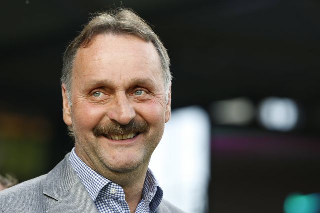 Peter Neururer, Trainer 1. FC Köln, auf die Frage, ob er mit dem Rauchen aufgehört habe. 