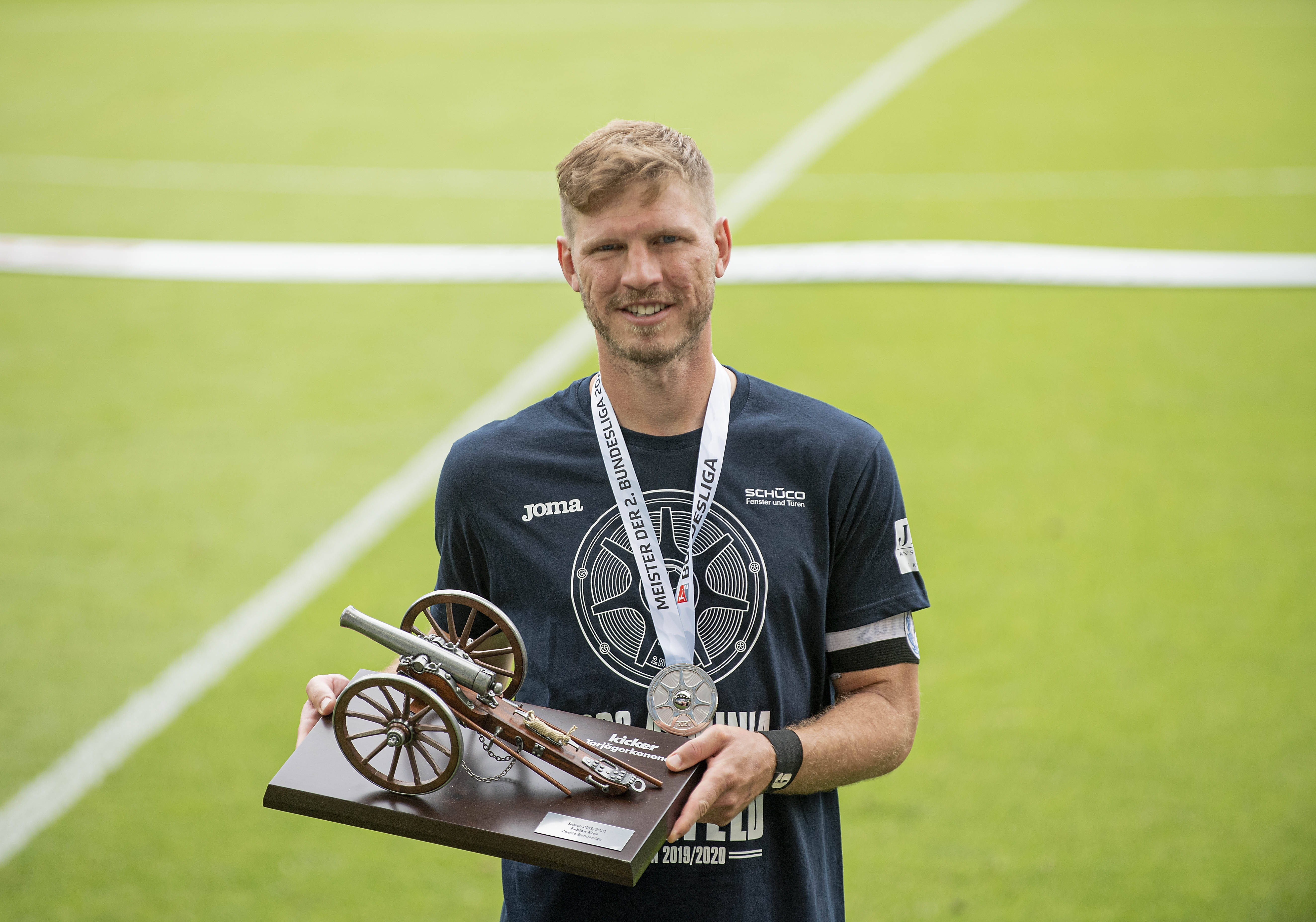 Bielefelds Zweitliga-Torschützenkönig Fabian Klos nach seinem ersten Tor in der ersten Bundesliga.