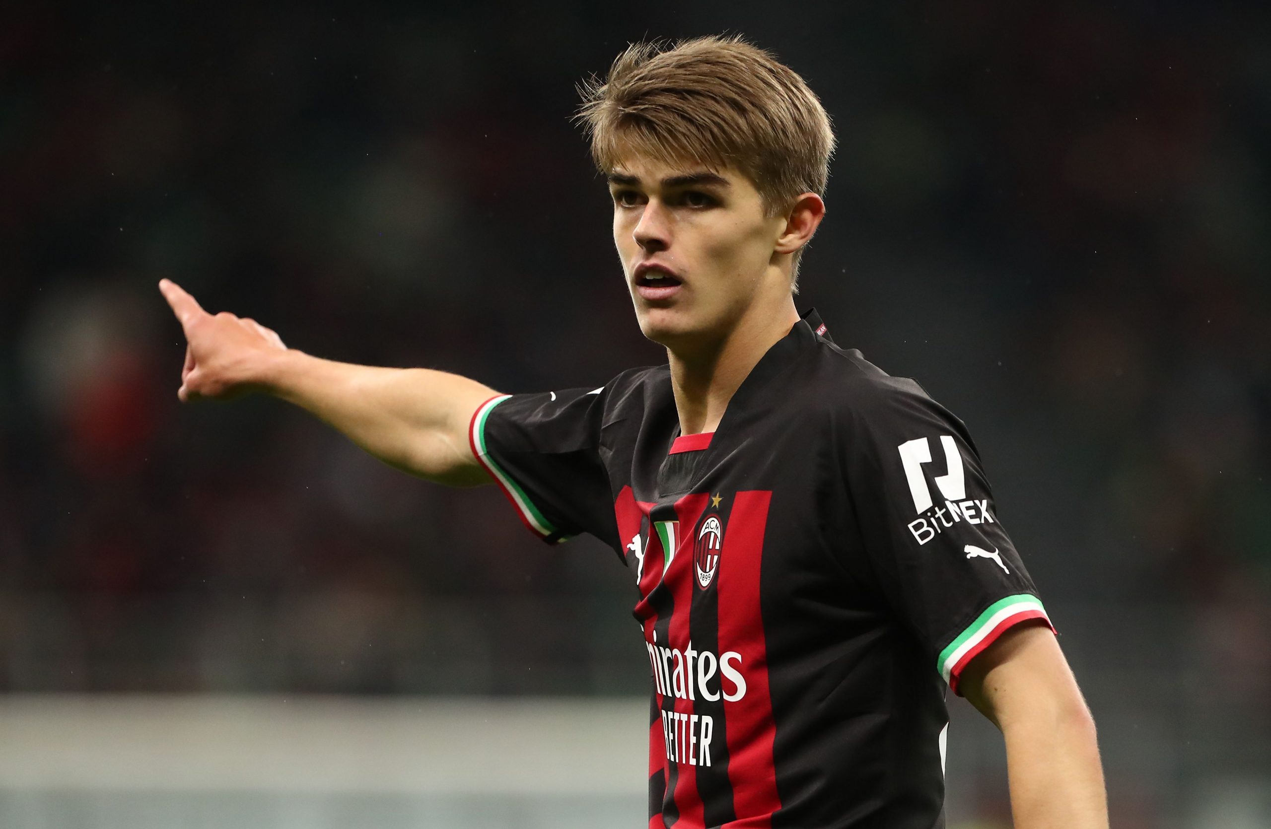 Bundesligist beobachtet Milans Charles De Ketelaere Fussballdaten