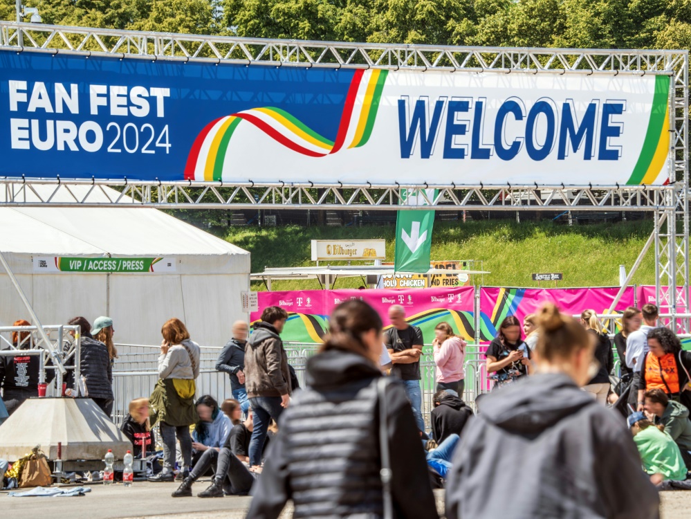 EM Zehntausende feiern friedliches Fanfest in München Fussballdaten