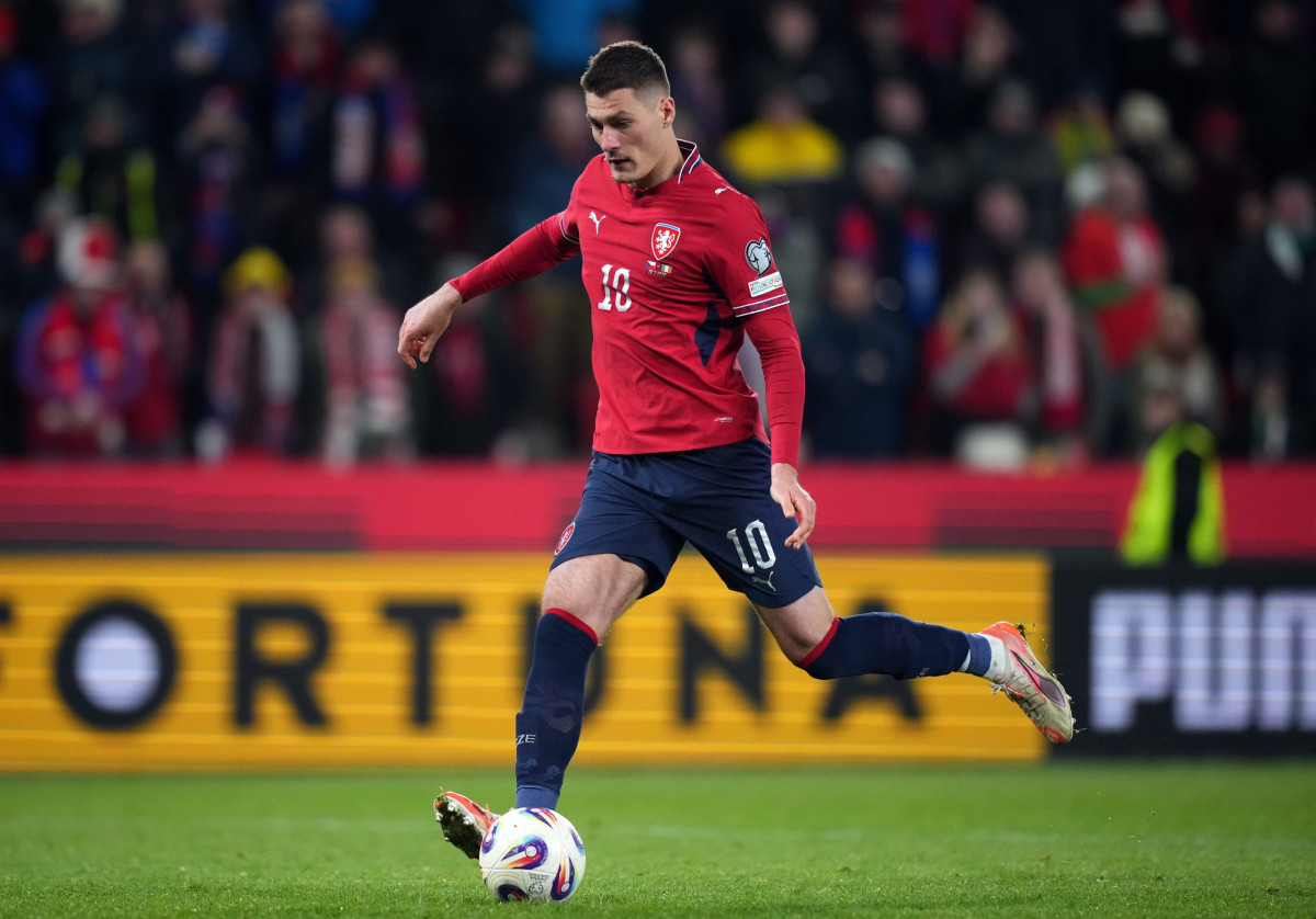 Bayer 04 Leverkusen Patrik Schick Vor Abflug In Die T rkei bayer-04-leverkusen-patrik-schick-vor-abflug-in-die-t-rkei