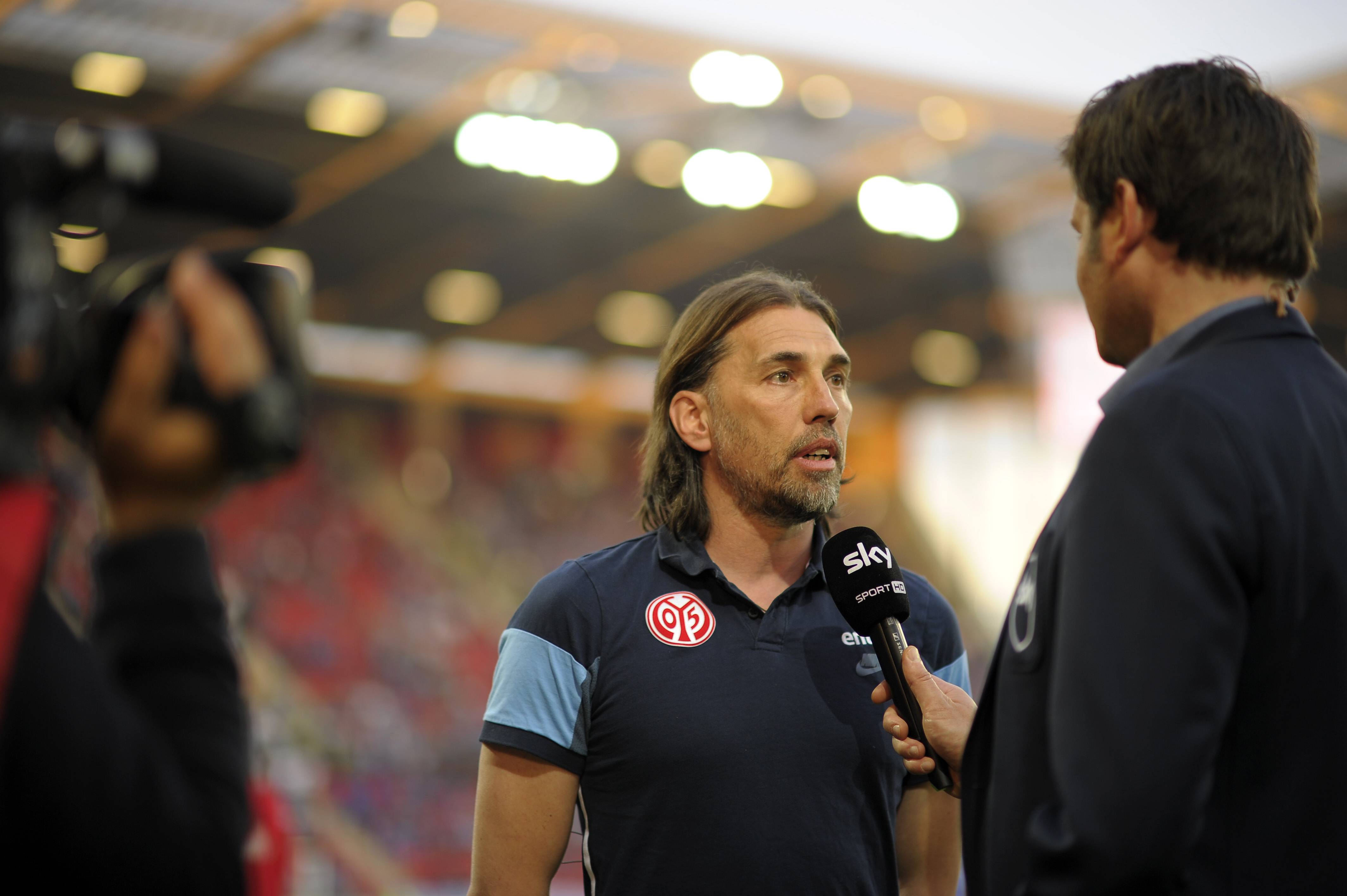 Wolfsburgs Trainer Martin Schmidt am 13, Spieltag relativierend über zwei Video-Aufreger beim 1:2 gegen den FC Augsburg.