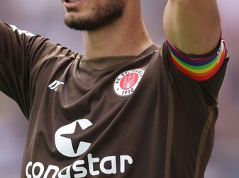 FC St. Pauli mit Gendersternchen auf dem Trikot