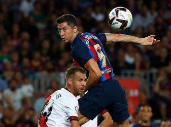 Robert Lewandowski bliebt bei seinem Debüt für den FC Barcelona ohne Treffer. Robert Lewandowski bliebt bei seinem Debüt für den FC Barcelona ohne Treffer.