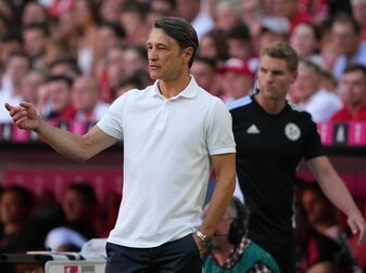 Wolfsburgs Trainer Niko Kovac richtet den Blick nach vorne. Wolfsburgs Trainer Niko Kovac richtet den Blick nach vorne.