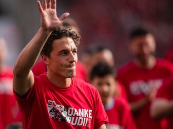 Soll sich mit dem FC Augsburg einig sein: Julian Baumgartlinger. Soll sich mit dem FC Augsburg einig sein: Julian Baumgartlinger.