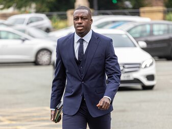 Im Fall der Vergewaltigungsvorwürfe gegen den französischen Fußball-Weltmeister Benjamin Mendy hat der Prozess begonnen. Im Fall der Vergewaltigungsvorwürfe gegen den französischen Fußball-Weltmeister Benjamin Mendy hat der Prozess begonnen.