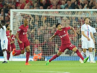 Liverpools Luis Diaz (M) jubelt nach dem Ausgleichstreffer für seine Mannschaft. Liverpools Luis Diaz (M) jubelt nach dem Ausgleichstreffer für seine Mannschaft.