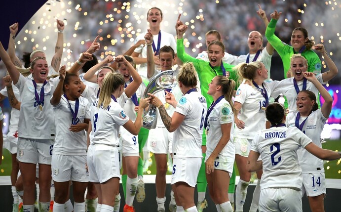 Nach der erfolgreichen EM in England sieht die UEFA ein großes Wachstumspotenzial im Frauenfußball.