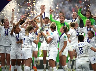 Nach der erfolgreichen EM in England sieht die UEFA ein großes Wachstumspotenzial im Frauenfußball. Nach der erfolgreichen EM in England sieht die UEFA ein großes Wachstumspotenzial im Frauenfußball.