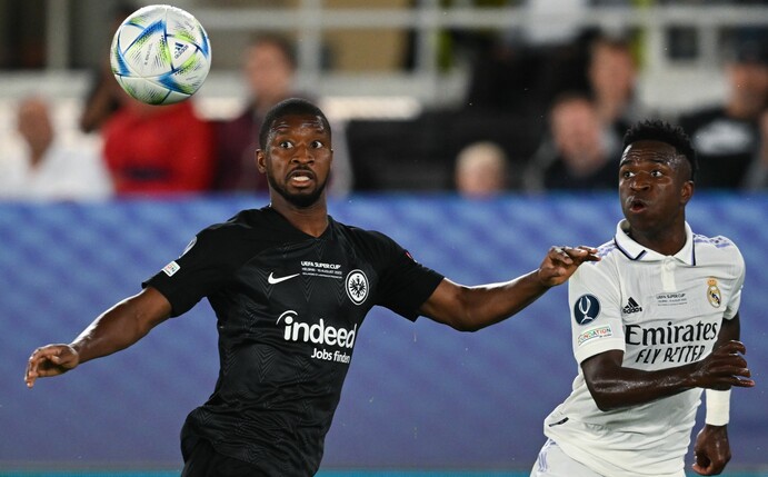 Wird der Frankfurter Eintracht vorerst fehlen: Almamy Touré (l).