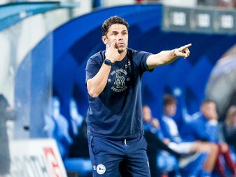 Steht nach vier Niederlagen in Serie unter Druck: Bielefelds Trainer Uli Forte. Steht nach vier Niederlagen in Serie unter Druck: Bielefelds Trainer Uli Forte.