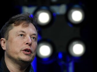 Elon Musk ist reich und exzentrisch. Elon Musk ist reich und exzentrisch.