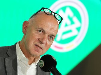 Neuendorf will Rechte von LGBTIQ+-Gemeinschaft bei FIFA platzieren Neuendorf will Rechte von LGBTIQ+-Gemeinschaft bei FIFA platzieren
