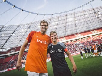 Sind 2022 wieder beim Benefizspiel dabei: Dirk Nowitzki (l) und Mick Schumacher.