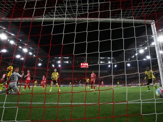 Dortmunds Marius Wolf erzielte den Treffer zum 3:1 beim SC Freiburg. Dortmunds Marius Wolf erzielte den Treffer zum 3:1 beim SC Freiburg.