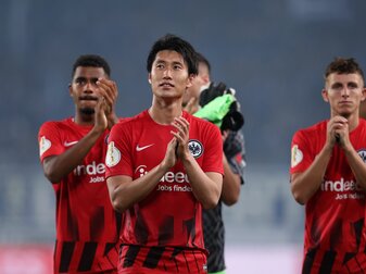 Droht gegen Köln auszufallen: Frankfurts Daichi Kamada (M).