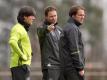 Assistenztrainer Thomas Schneider (r) sieht das DFB-Team gut vorbereitet. Foto: Annegret Hilse