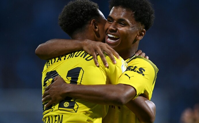BVB ohne Malen und Adeyemi