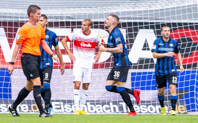 Felix Platte traf beim Paderborner Kantersieg gegen Kiel doppelt.
