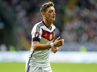 Als Nationalspieler des Jahres ausgezeichnet: Mesut Özil (Quelle: PIXATHLON/SID) Als Nationalspieler des Jahres ausgezeichnet: Mesut Özil (Quelle: PIXATHLON/SID)