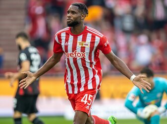 Unions Jordan Siebatcheu jubelt nach seinem Treffer zum 1:0.