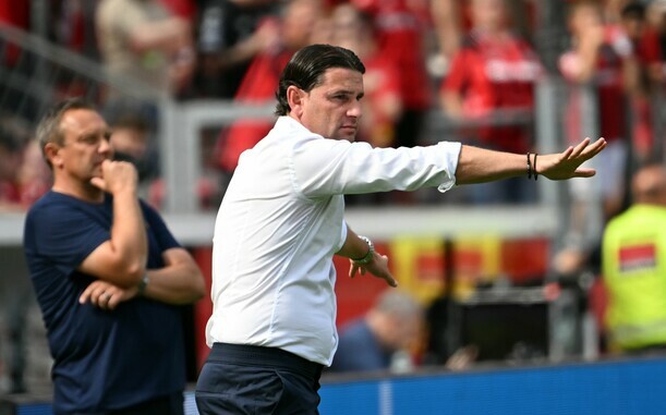 Leverkusens Trainer Gerardo Seoane hat mit seinem Team in dieser Saison noch keinen Punkt in der Bundesliga geholt.