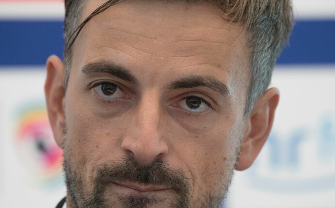 Der Trainer der Fußballerinnen von Eintrahct Frankfurt: Niko Arnautis.