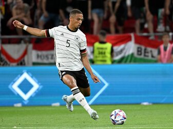 Thilo Kehrer spielt jetzt für West Ham United in der Premier League. Thilo Kehrer spielt jetzt für West Ham United in der Premier League.