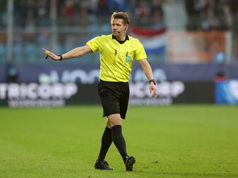 Ittrich mahnt zur Ruhe bei VAR-Debatte: "Alle drehen durch" Ittrich mahnt zur Ruhe bei VAR-Debatte: "Alle drehen durch"