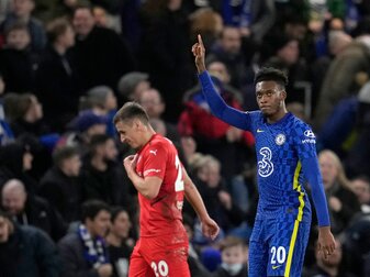 Chelseas Callum Hudson-Odoi (r) nach einem Treffer gegen den FC Chesterfield. Chelseas Callum Hudson-Odoi (r) nach einem Treffer gegen den FC Chesterfield.