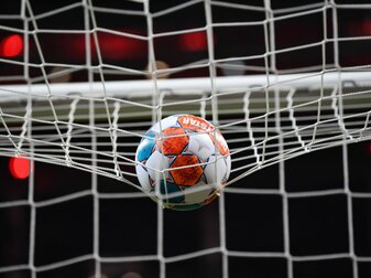 Frauen im Iran dürfen für ein Ligaspiel ins Fußball-Stadion Frauen im Iran dürfen für ein Ligaspiel ins Fußball-Stadion