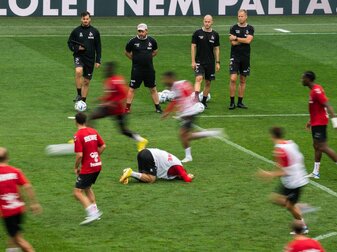 Die Mannschaft des 1. FC Köln beim Abschlusstraining. Die Mannschaft des 1. FC Köln beim Abschlusstraining.