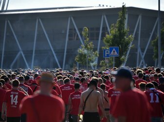 Fans vom 1. FC Köln auf dem Weg zum Rückspiel gegen Fehérvár im Sóstói-Stadion. Fans vom 1. FC Köln auf dem Weg zum Rückspiel gegen Fehérvár im Sóstói-Stadion.